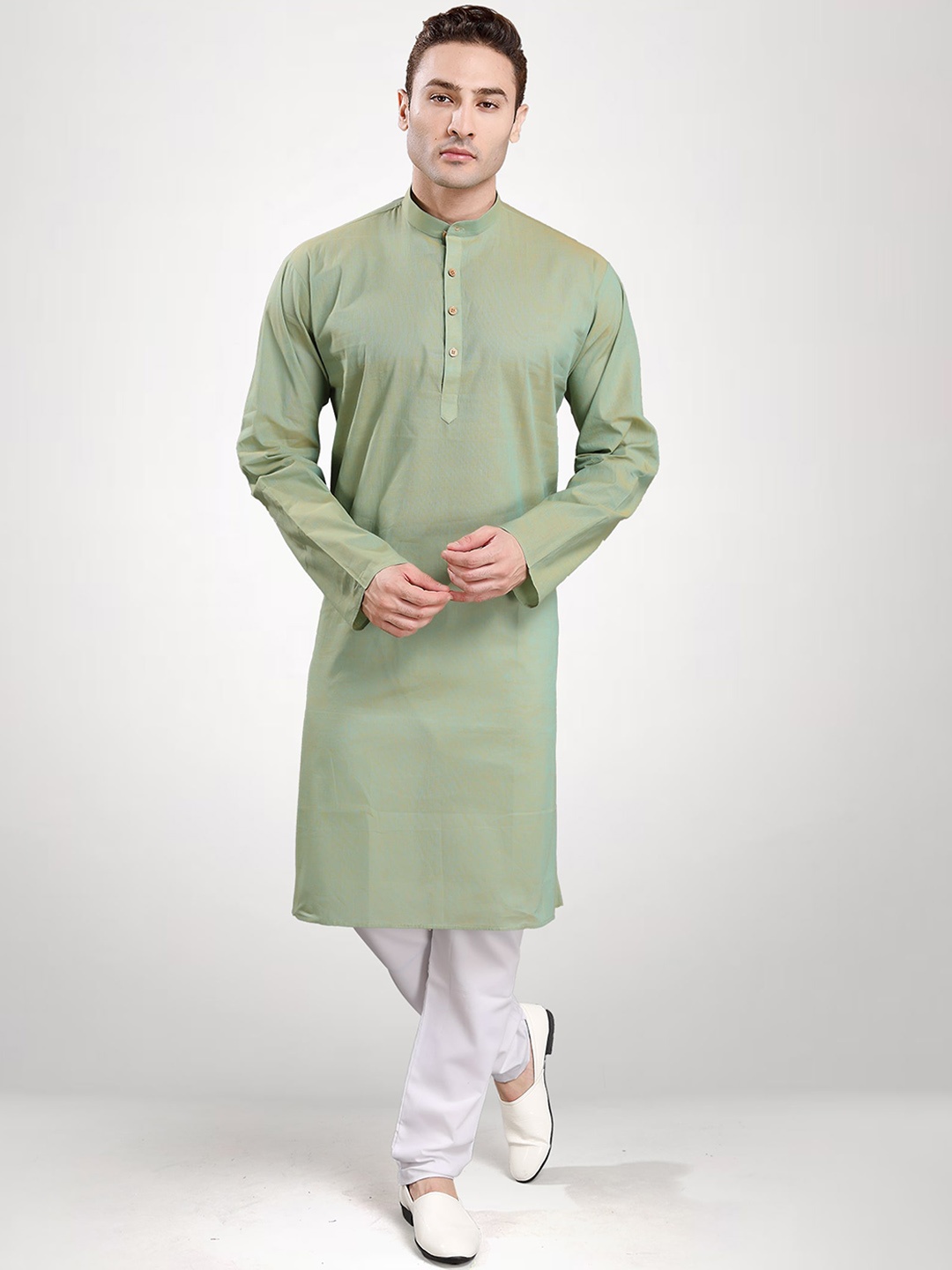 

RG DESIGNERS Men Green and White Cotton Blend Kurta with Pyjama