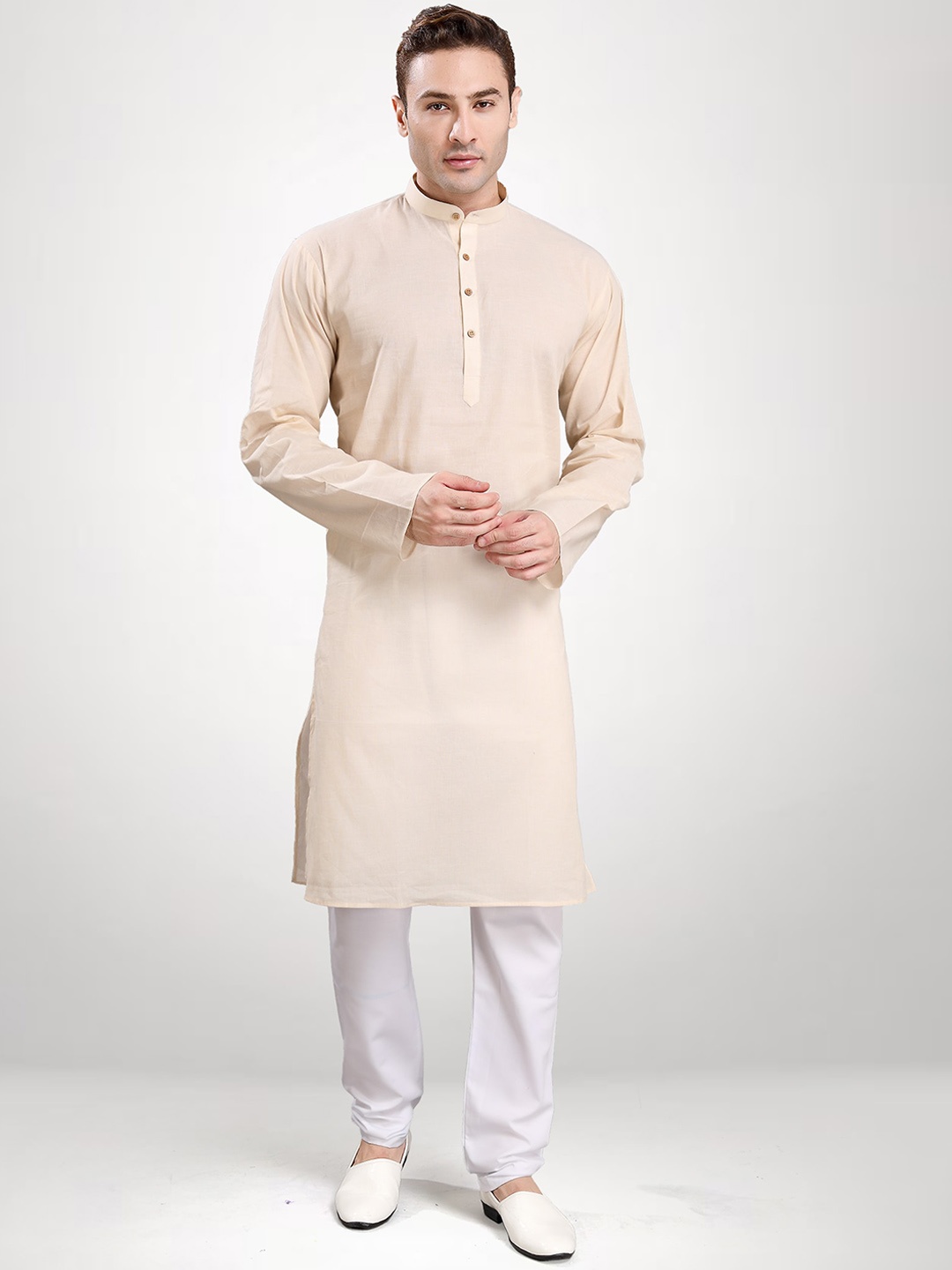 

RG DESIGNERS Men Cream-Coloured & White Solid Kurta with Pyjama