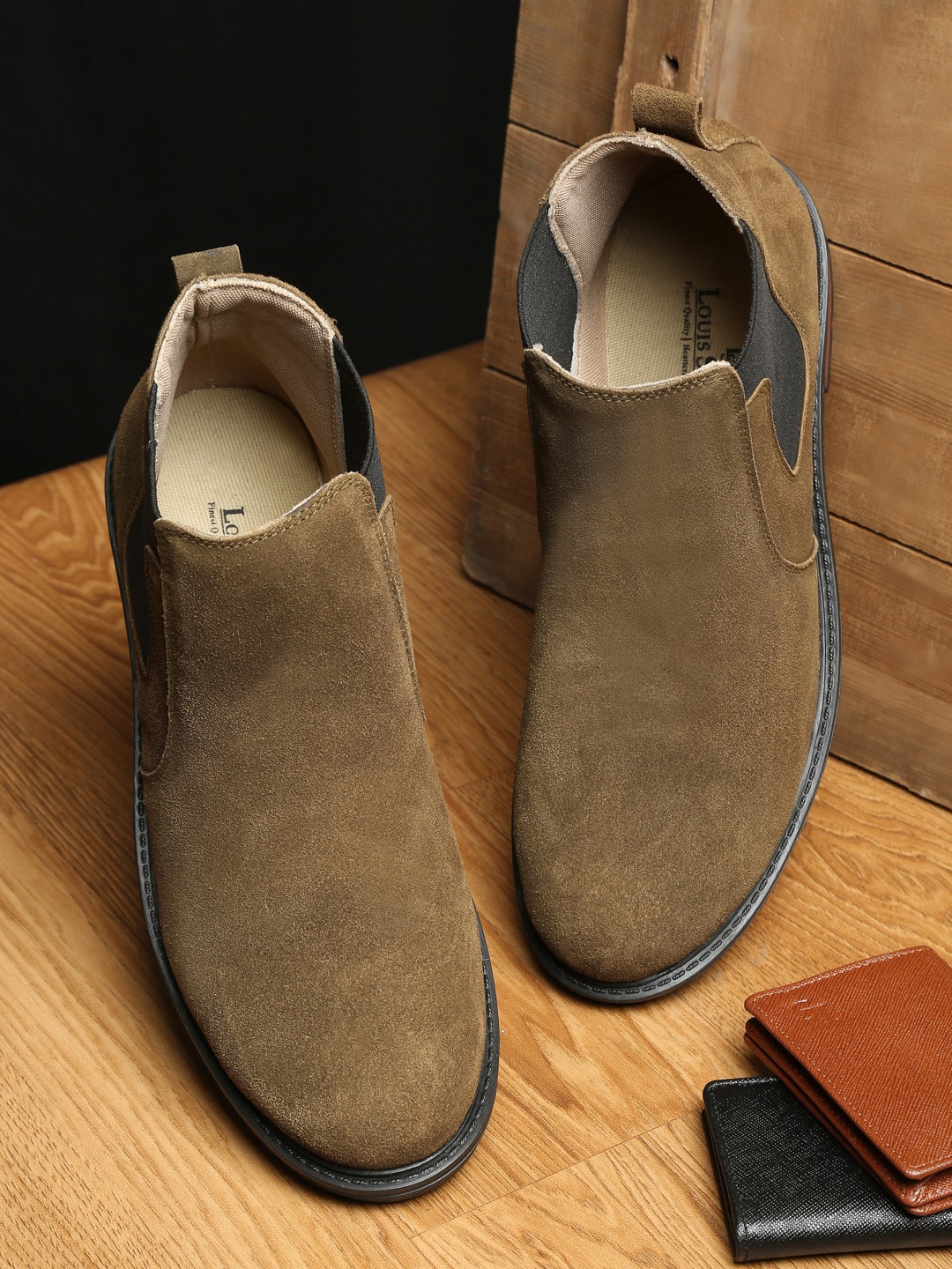 

LOUIS STITCH Men Olive Green Suede Mid-Top Chelsea Boots