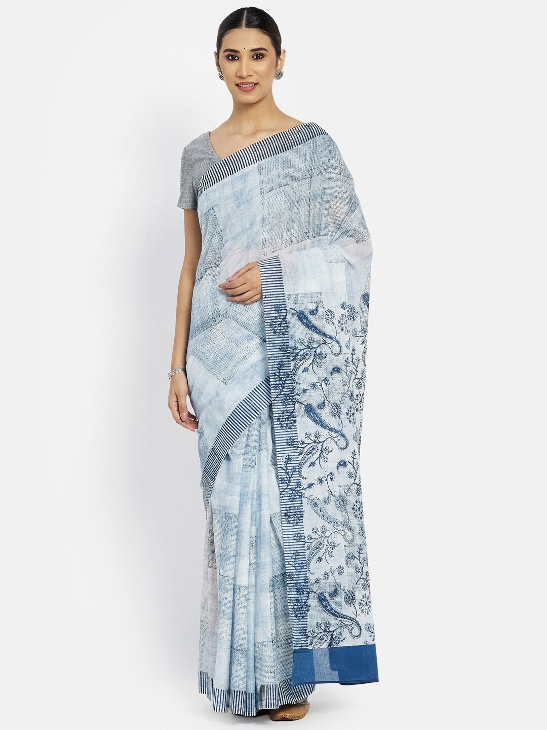 

Fabindia White & Blue Floral Pure Cotton Block Print Saree