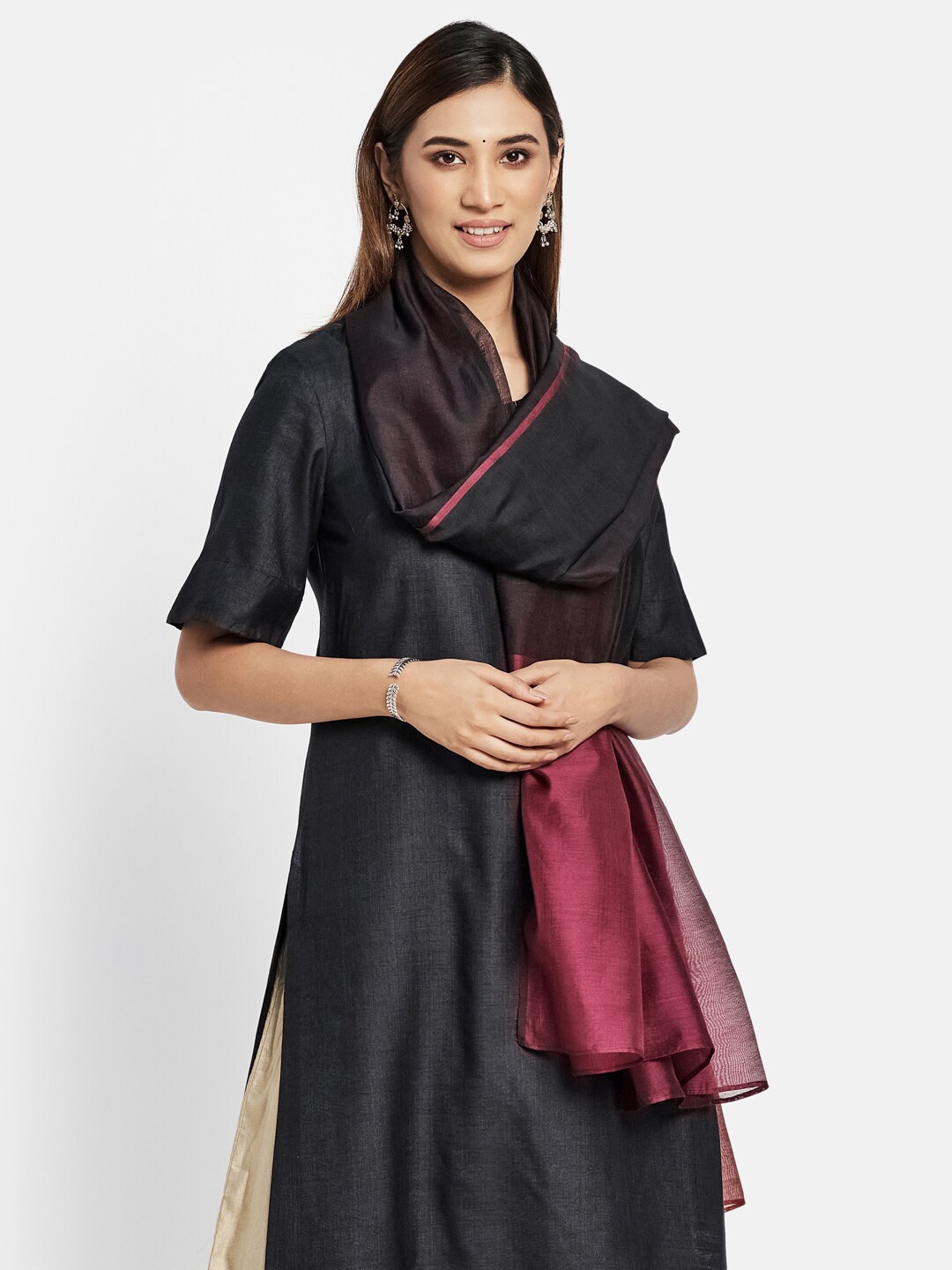 

Fabindia Black & Peach-Coloured Woven Design Viscose Rayon Dupatta