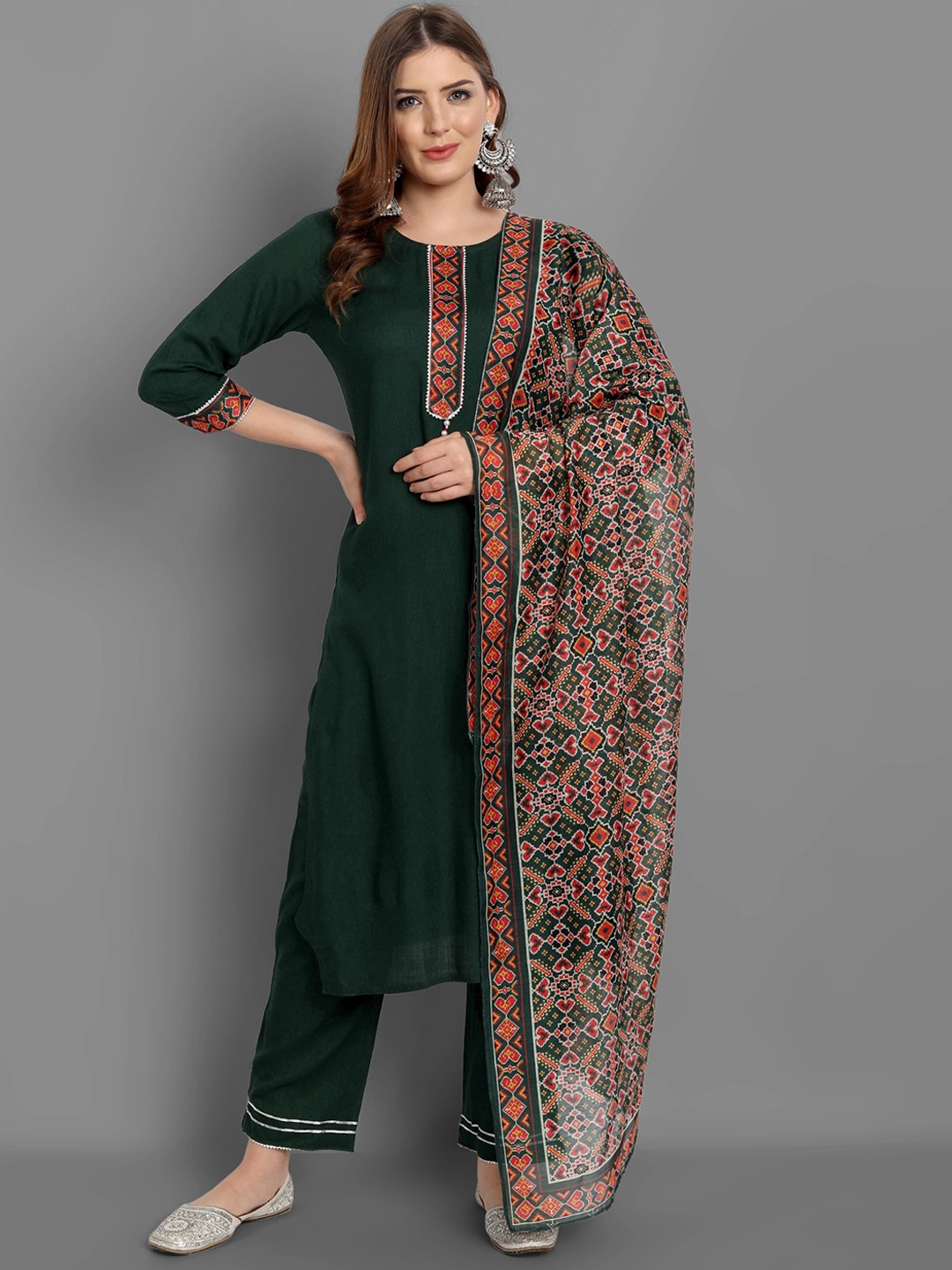 

SINGNI Women Green Bandhani Panelled Kurti with Trousers & With Dupatta