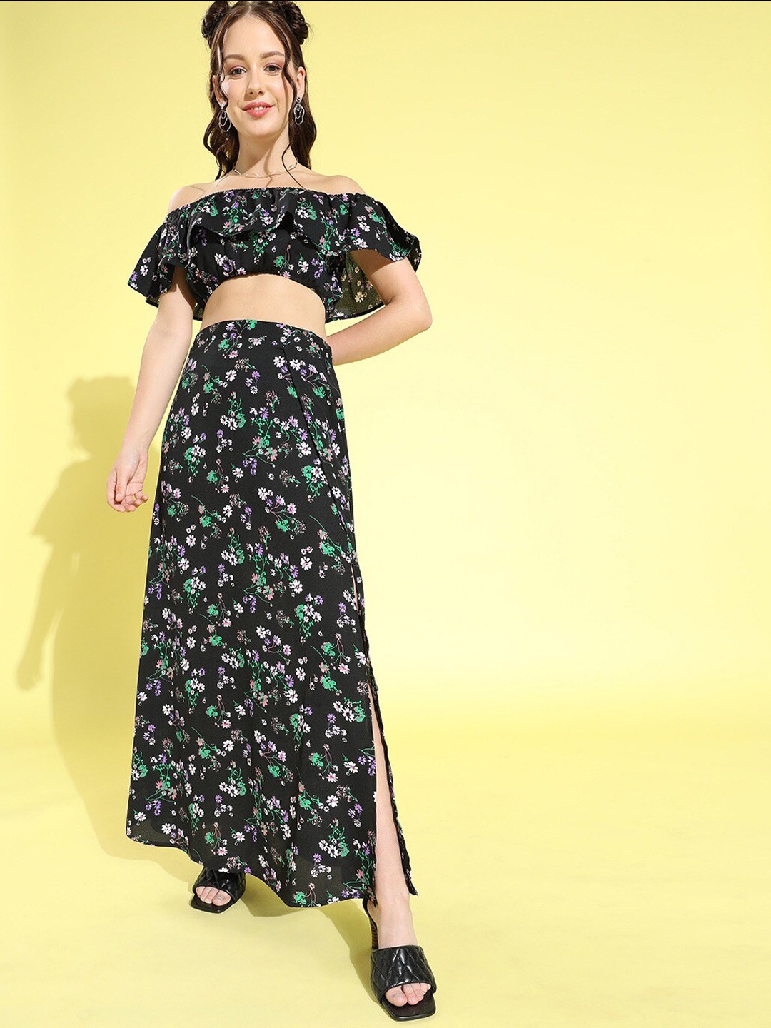 

Berrylush Women Black Floral Printed Off Shoulder Co-ords Set