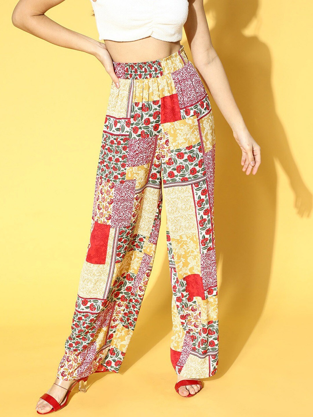

Berrylush Women Red Floral Printed Flared Trousers