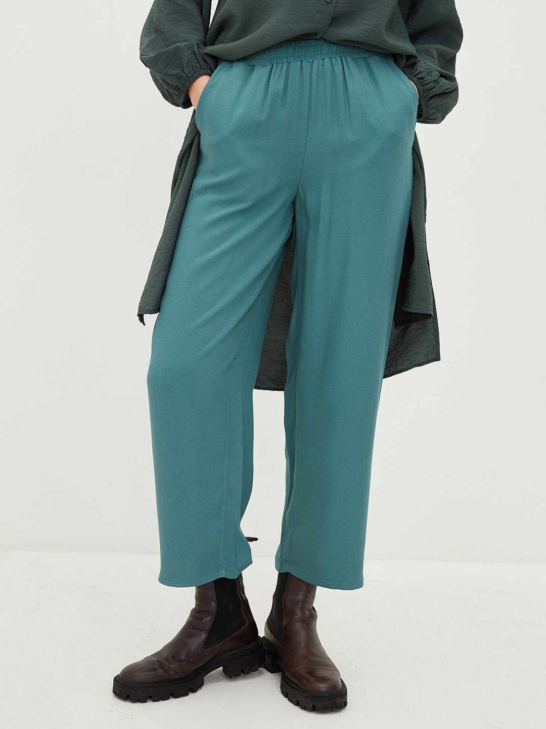 

LC Waikiki Women Teal Blue Loose Fit Cropped Trousers