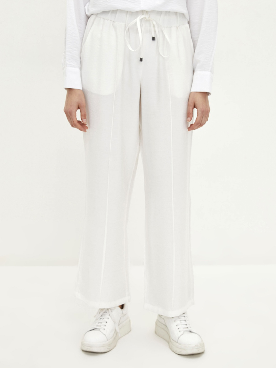 

LC Waikiki Women White Straight Fit Pleated Pocket Detailed Trousers