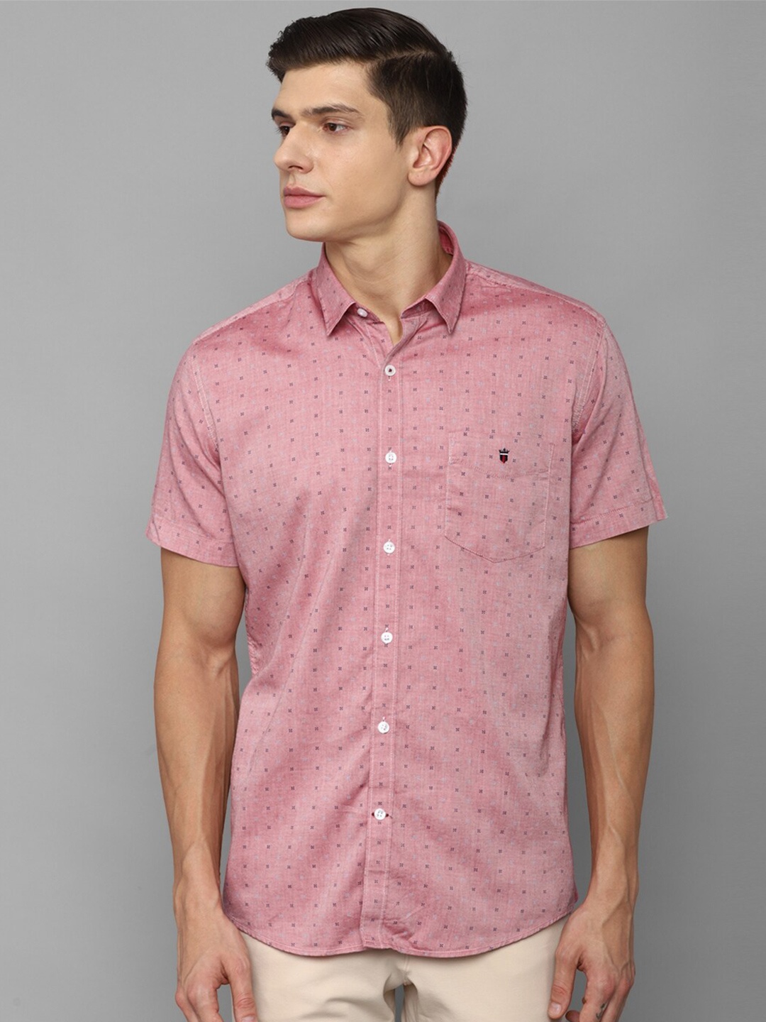 

Louis Philippe Sport Men Pink Slim Fit Printed Casual Shirt
