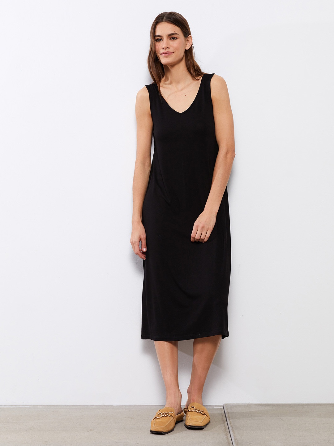 

LC Waikiki Black Solid A-Line Standard Fit Dress