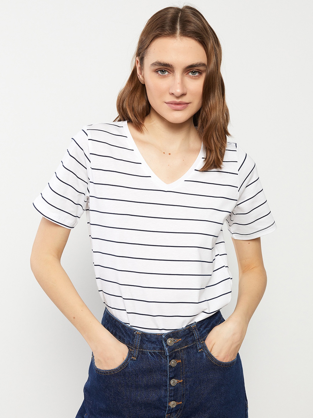 

LC Waikiki Women White & Black Striped V-Neck Pure Cotton T-shirt