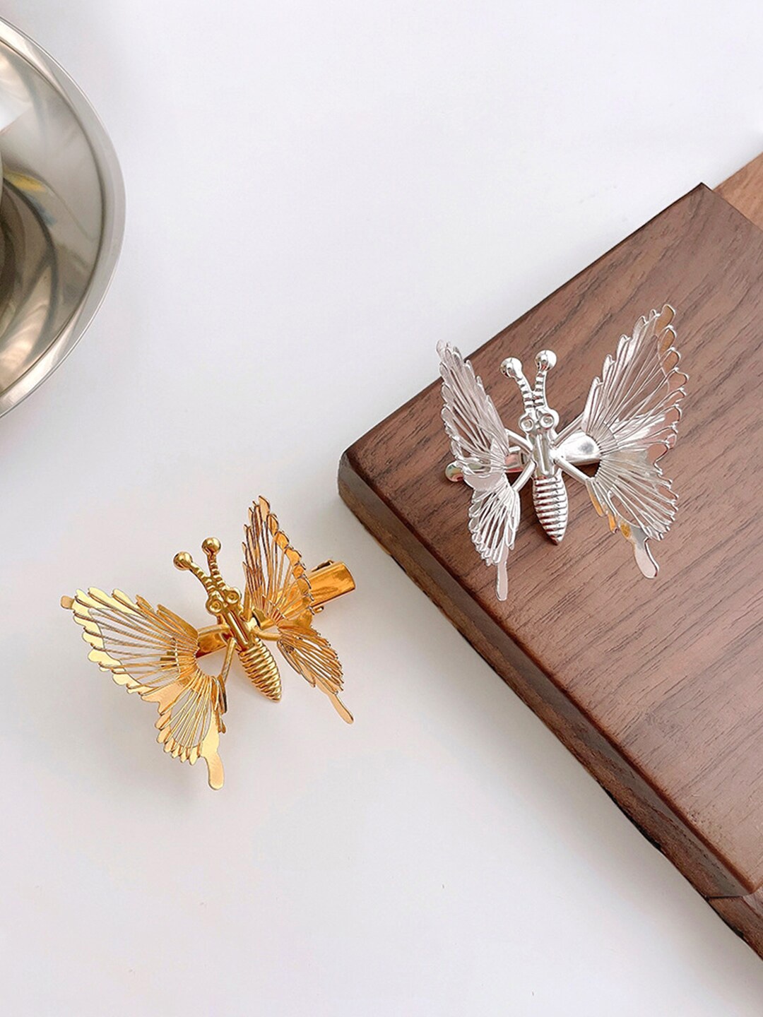 

Yellow Chimes Women Set of 2 Gold& Silver-Toned Embellished Alligator Hair Clip