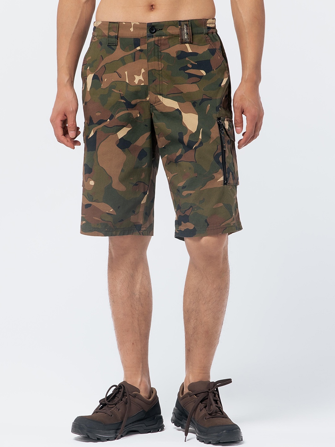 

SOLOGNAC By Decathlon Men Green Camouflaged Cotton Hiking Shorts