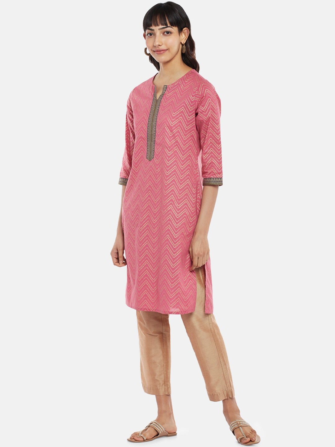 

RANGMANCH BY PANTALOONS Women Coral Geometric Printed Thread Work Kurta