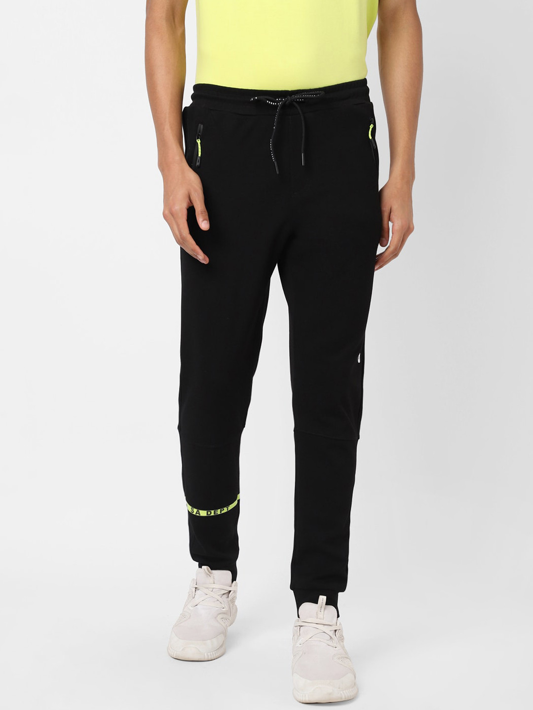 

Street Armor by Pantaloons Men Black Solid Jogger Track pant