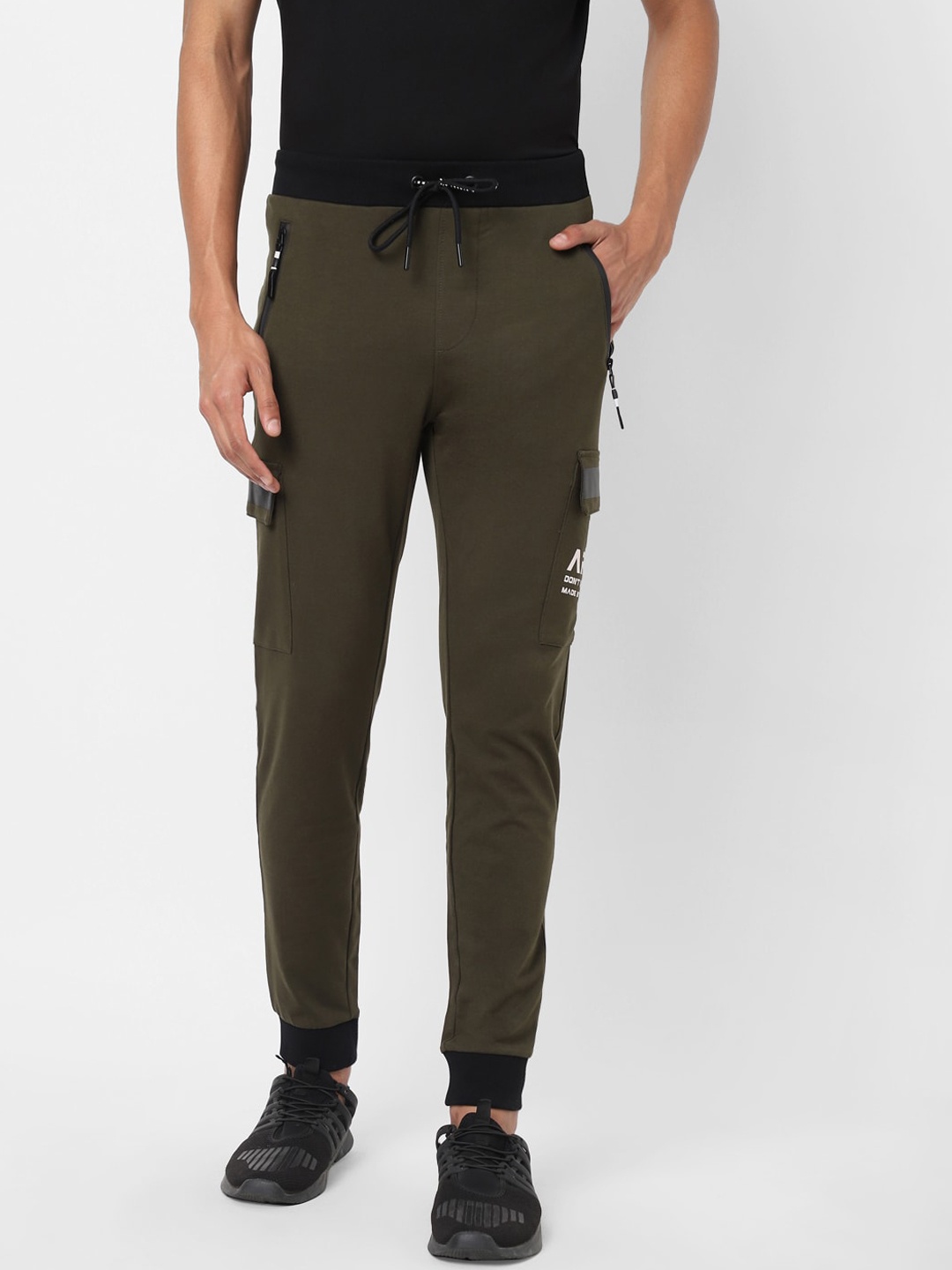 

Street Armor by Pantaloons Men Olive Solid Track Pants