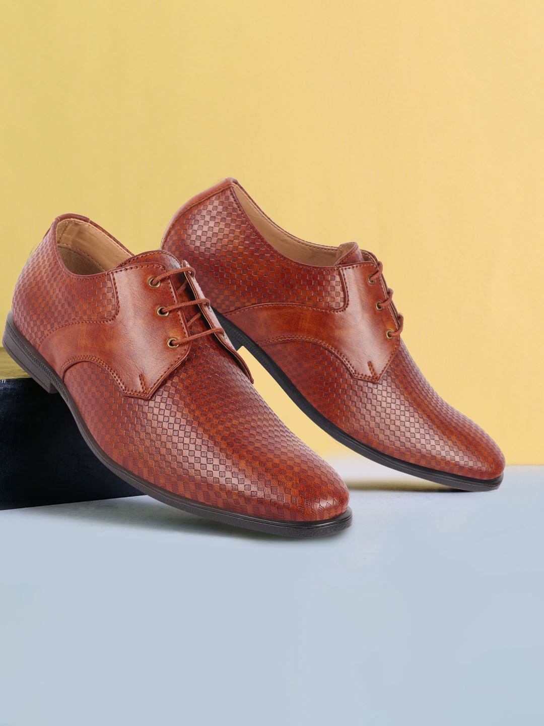 

FAUSTO Men Tan-Brown Woven-Design Formal Derbys