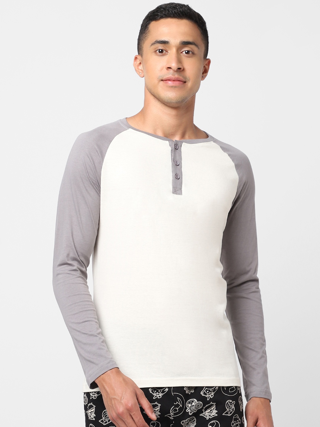 

Ajile by Pantaloons Men Grey Colourblocked Slim Fit T-shirt