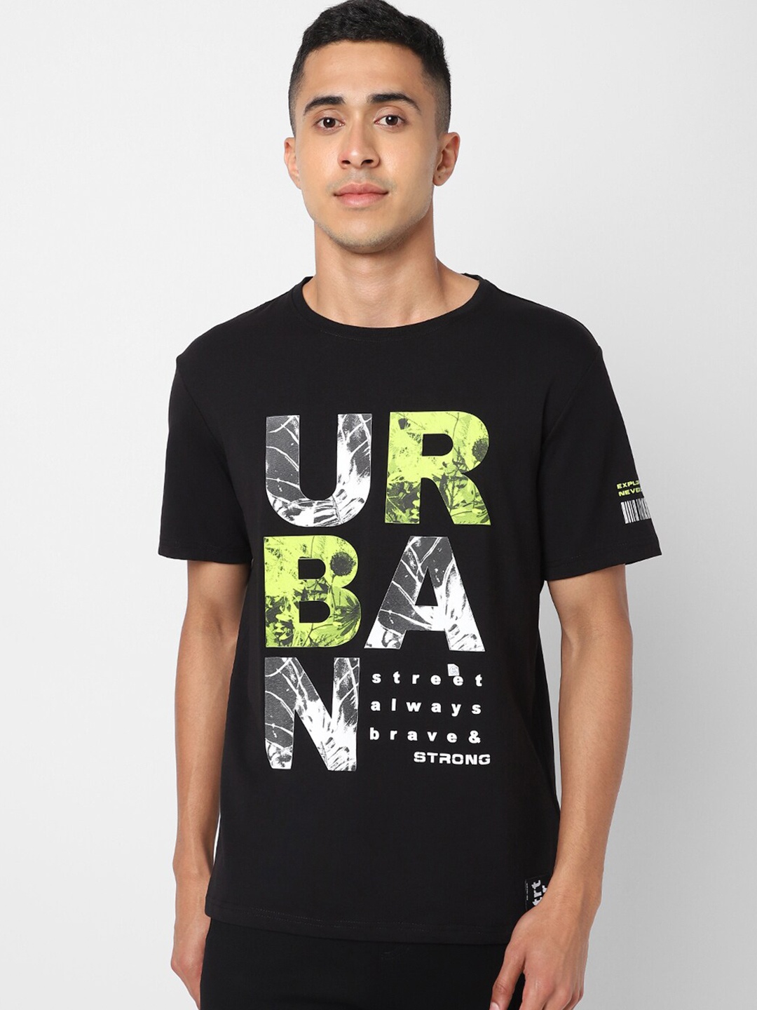 

Street Armor by Pantaloons Men Black Typography Printed T-shirt