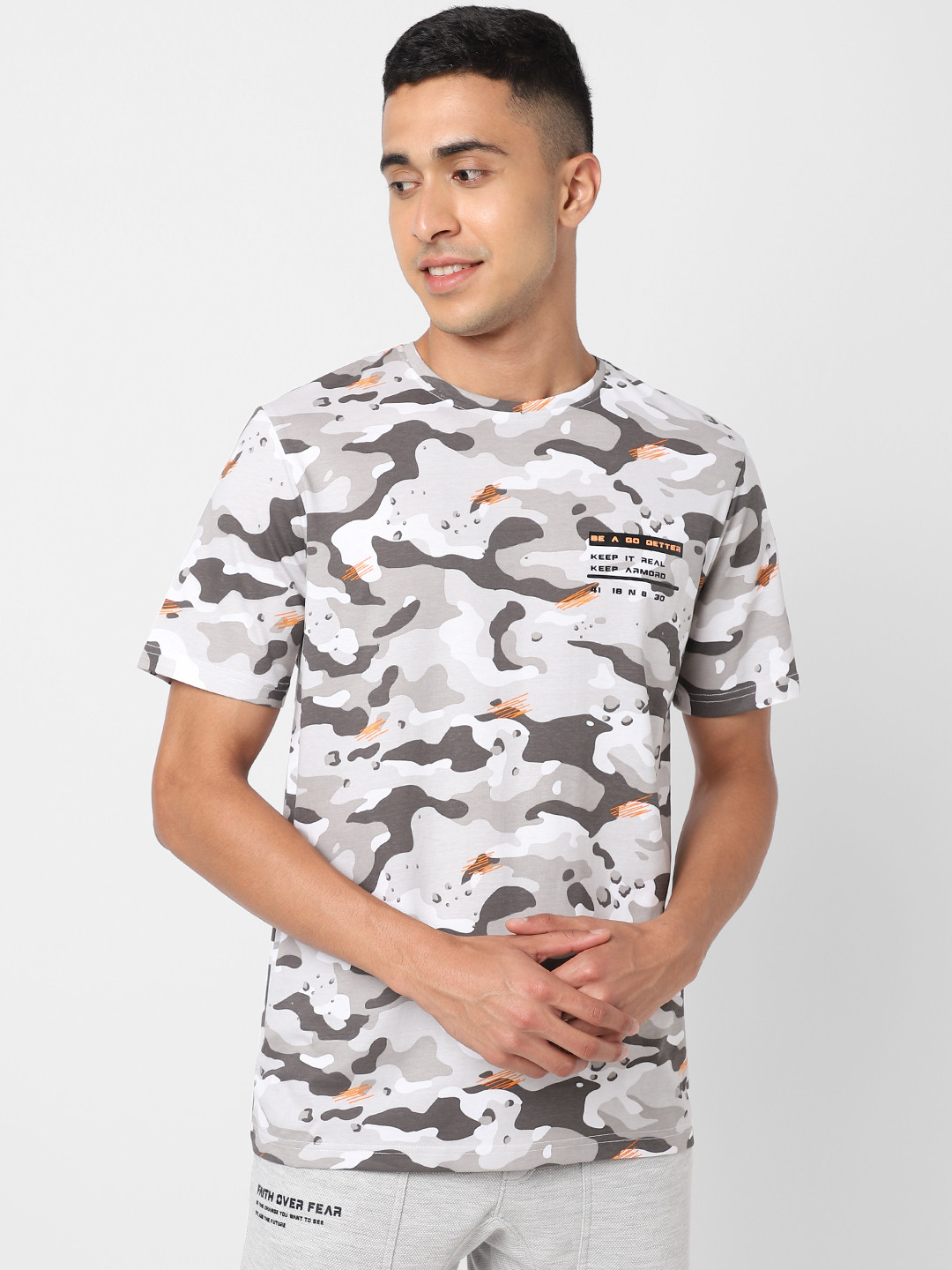 

Street Armor by Pantaloons Men White & Grey Camouflage Printed T-shirt