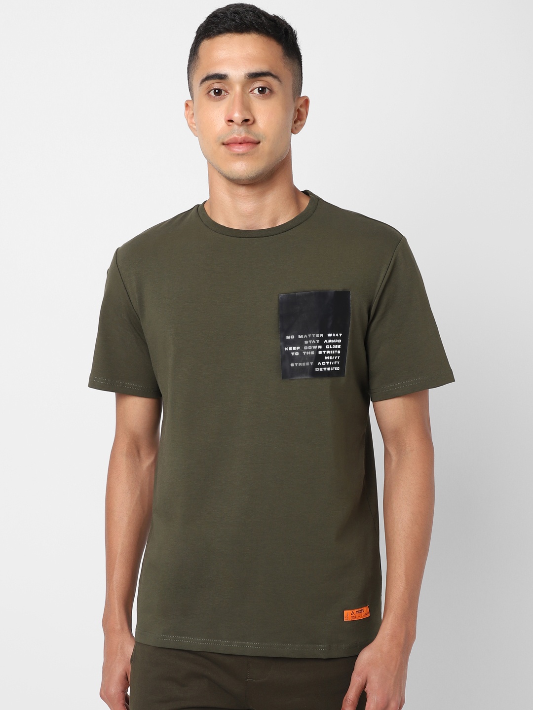

Street Armor by Pantaloons Men Olive Green Solid Pocket Detailed T-shirt