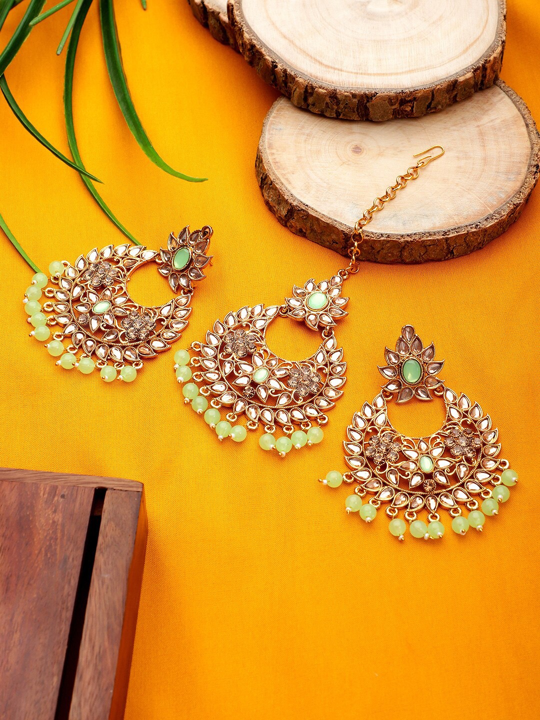 

STEORRA JEWELS Green Contemporary Chandbalis Earrings