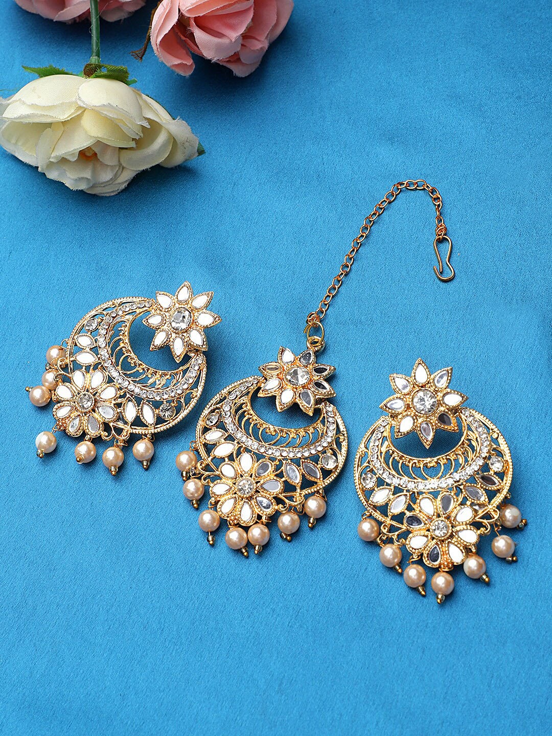 

STEORRA JEWELS Women Gold-Toned Contemporary Chandbalis Earrings