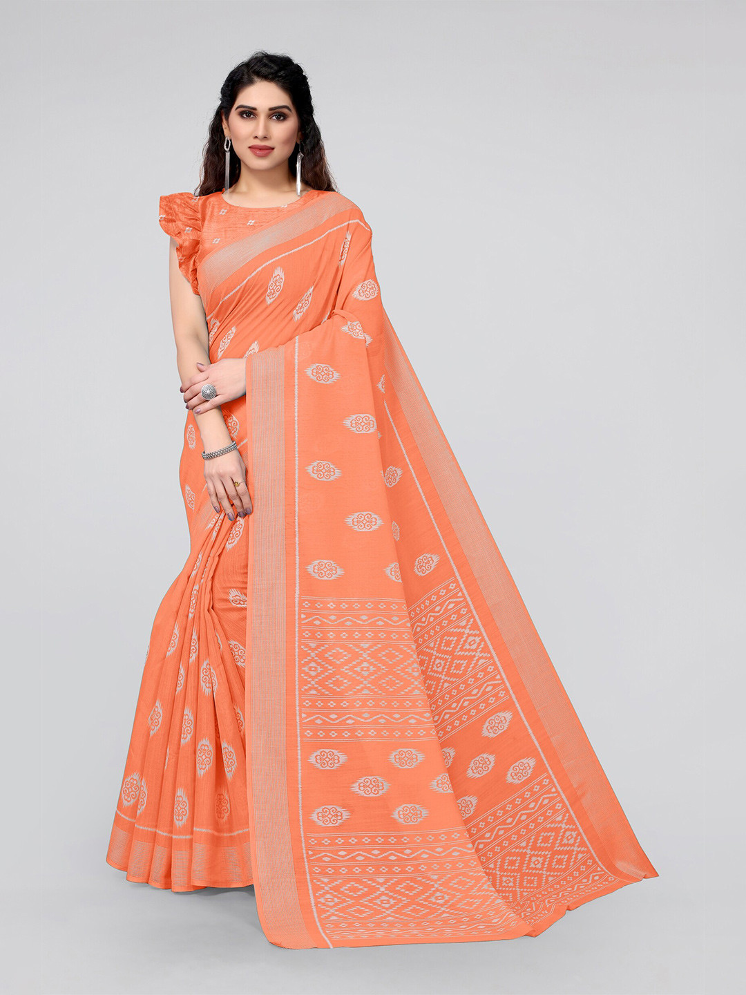

MIRCHI FASHION Peach-Coloured & Off White Floral Kantha Work Ikat Saree