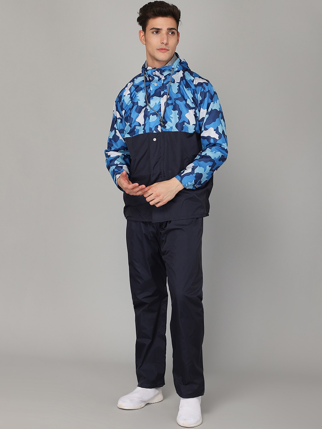 

THE CLOWNFISH Men Blue Solid Waterproof Double Layer Raincoat