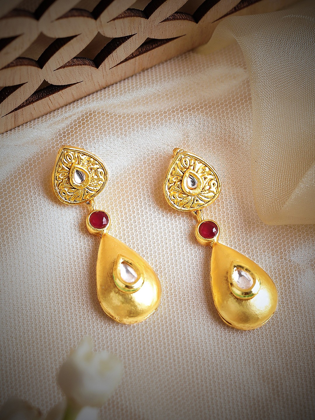 

Rubans Gold-Toned Oval Drop Earrings