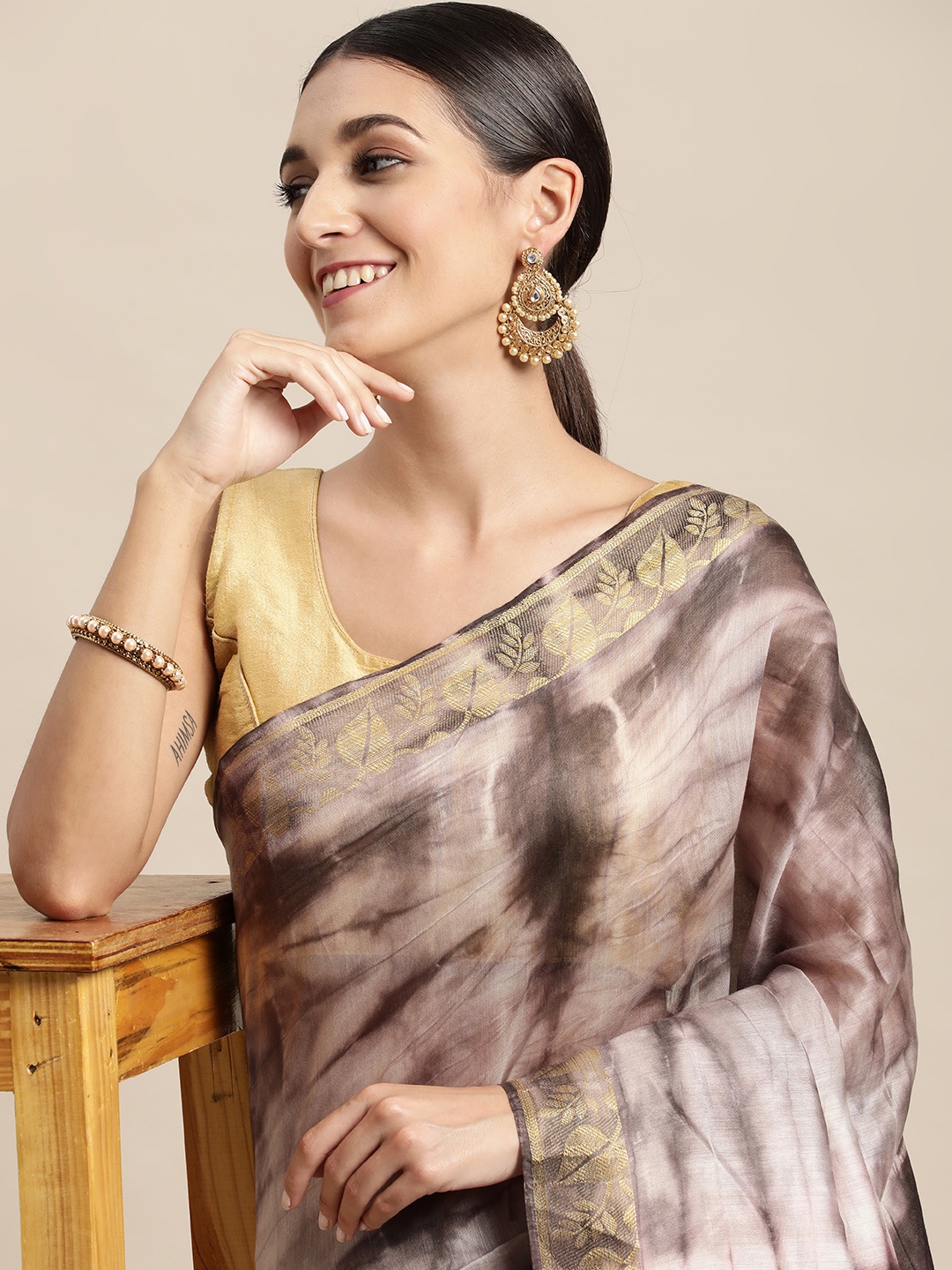 

swatika Grey & Burgundy Tie and Dye Pure Silk Bhagalpuri Saree