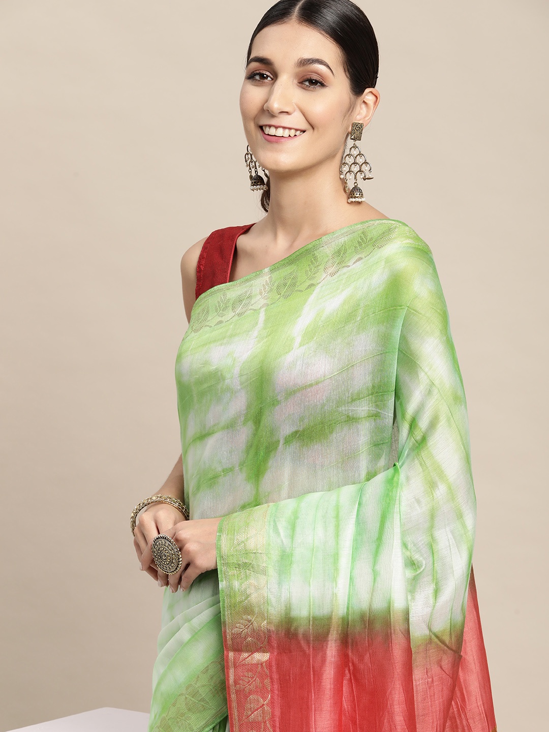 

swatika Green & Coral Red Tie and Dye Pure Silk Bhagalpuri Saree