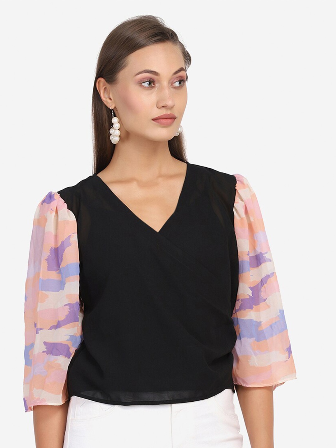 

SAKIA Black & Beige V-Neck Casual Top
