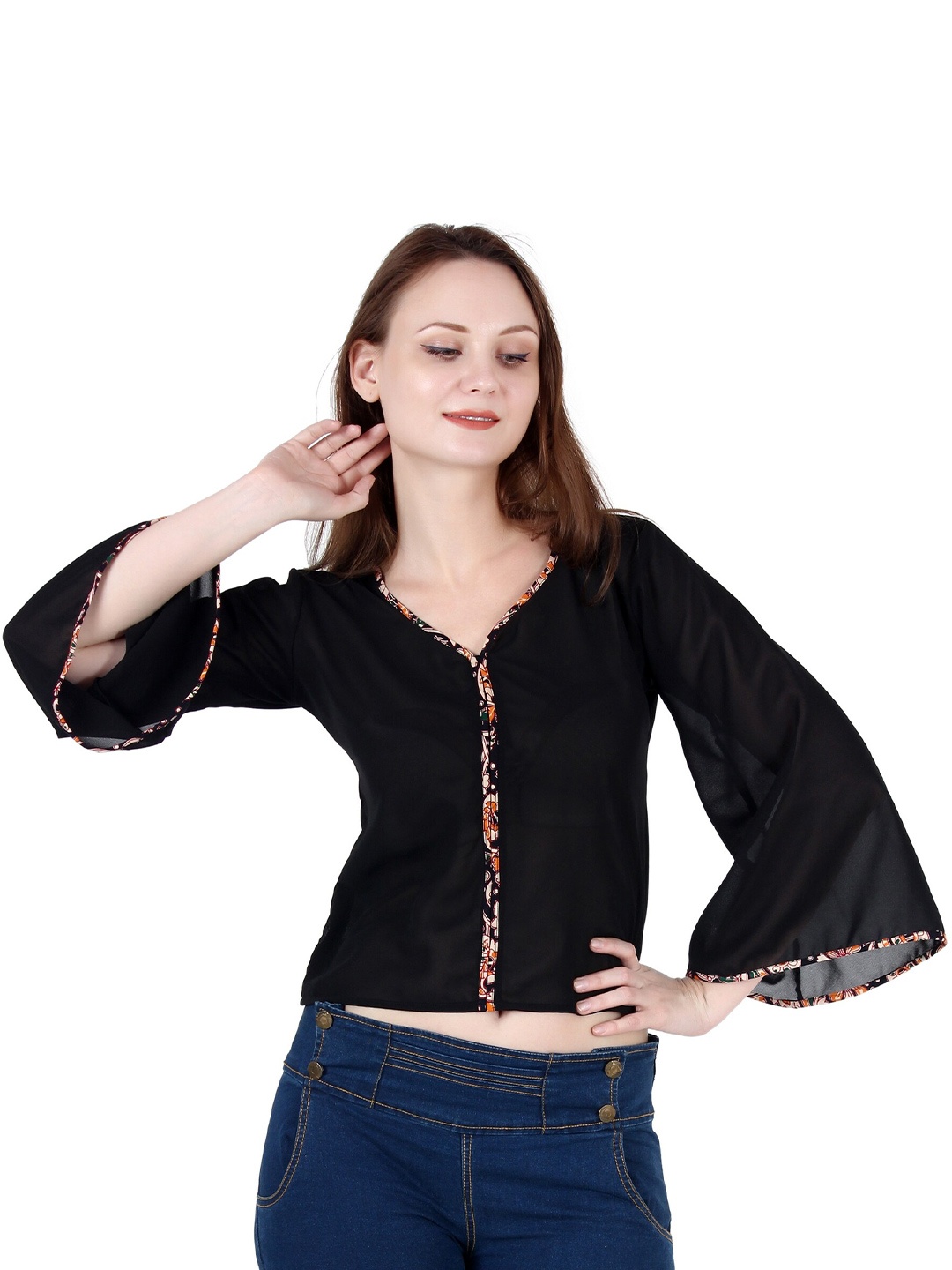 

SAKIA Black Crop Top