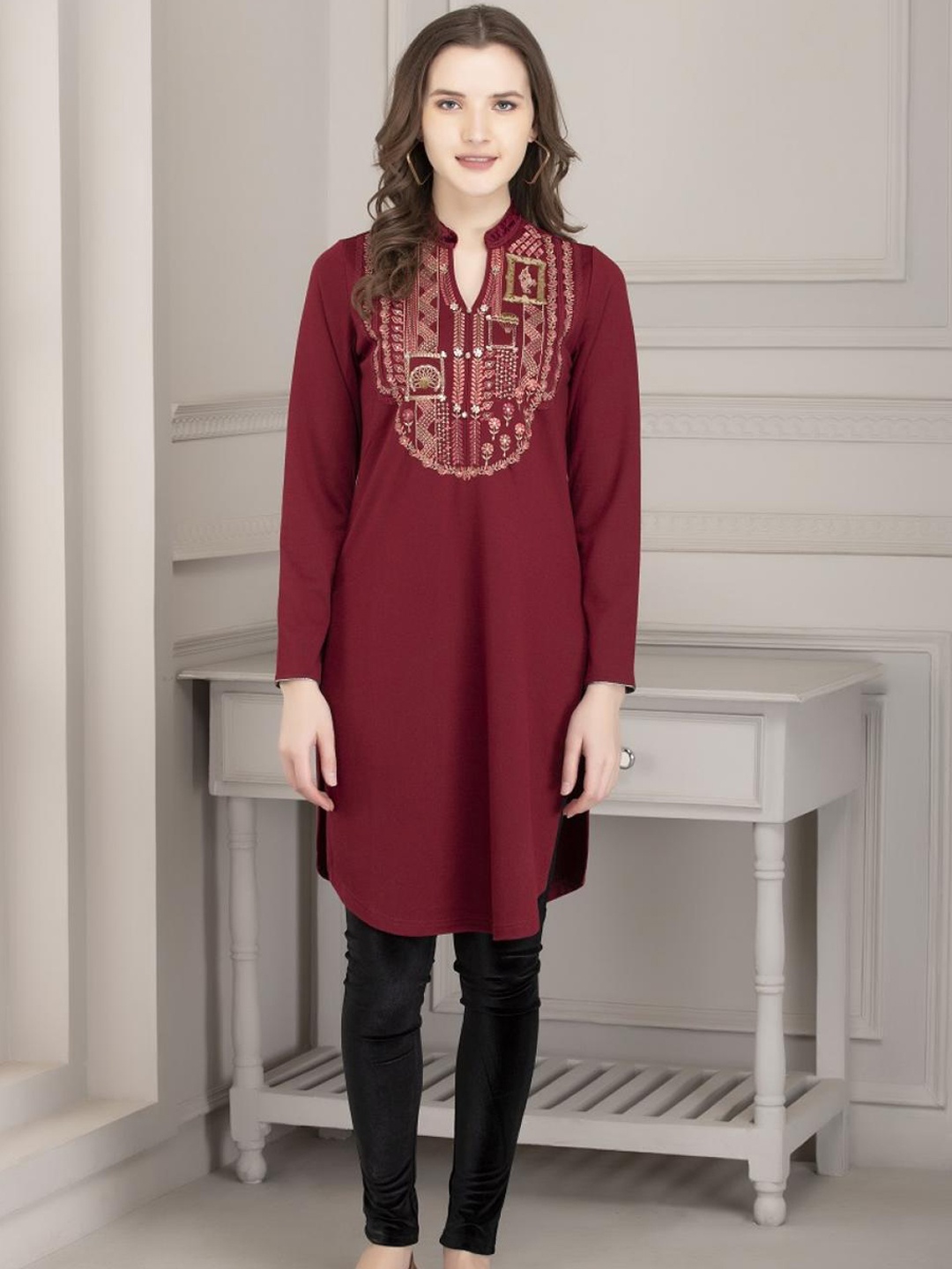 

Lakshita Women Red Embroidered Flared Sleeves Kurta