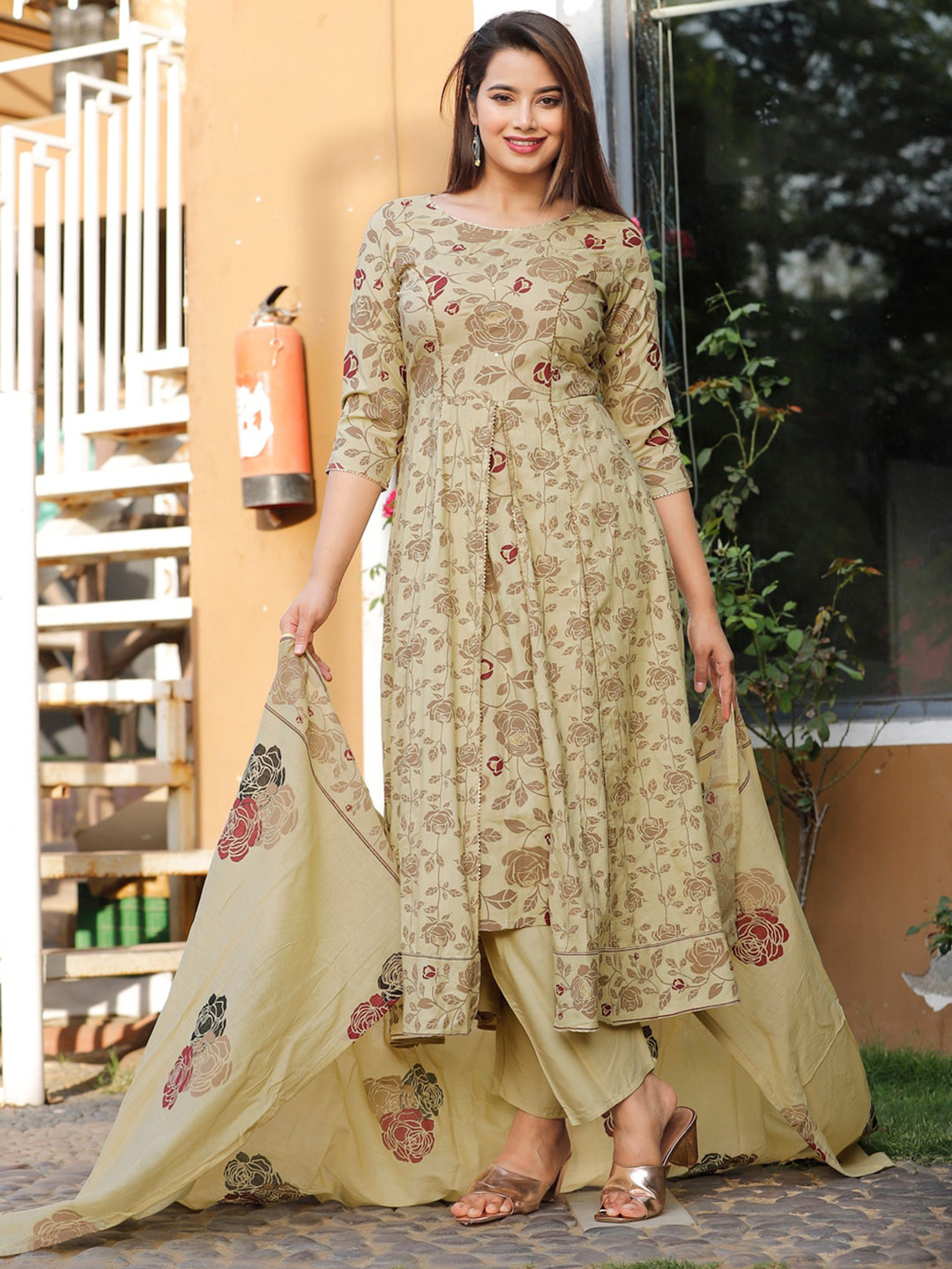 

TOULIN Women Khaki Floral Printed Panelled Thread Work Pure Cotton Kurta with Palazzos & With Dupatta