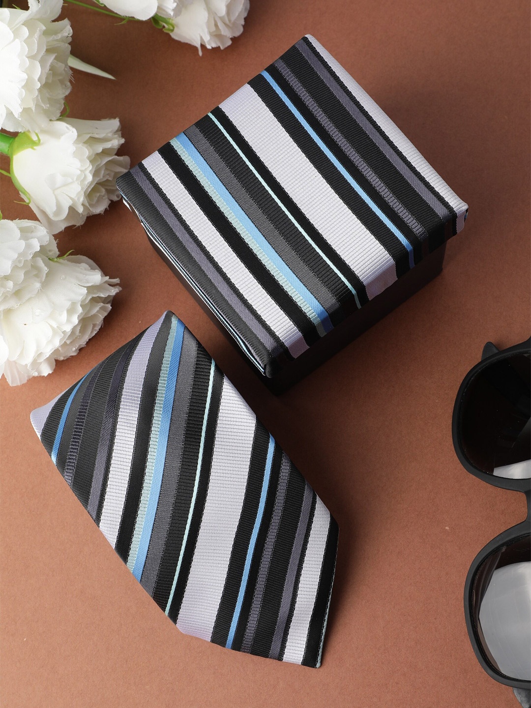 

Alvaro Castagnino Men Black & White Striped Skinny Tie