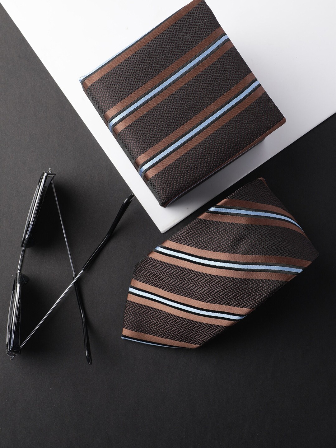 

Alvaro Castagnino Men Brown & White Striped Skinny Tie