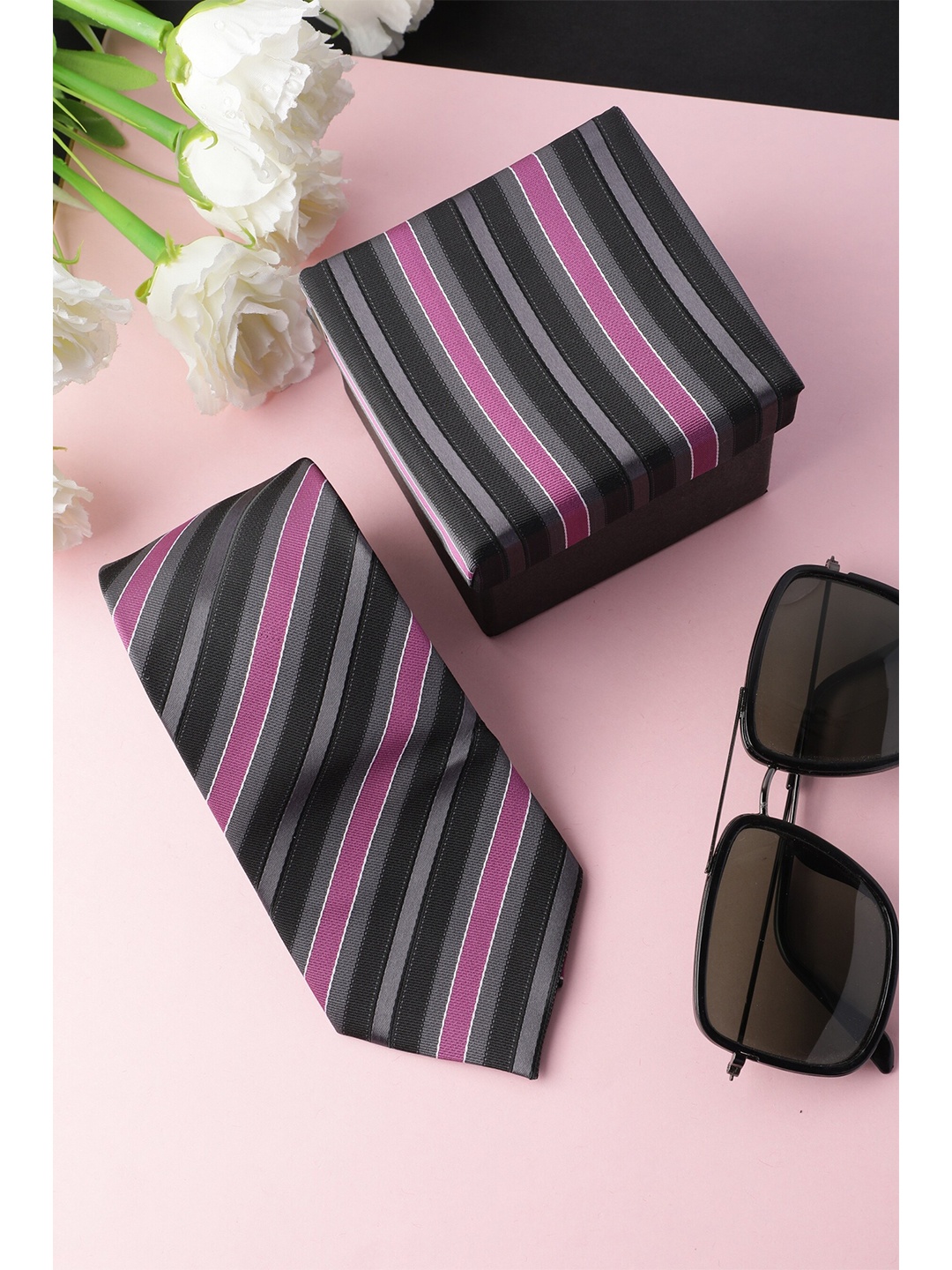 

Alvaro Castagnino Men Grey & Pink Striped Skinny Tie