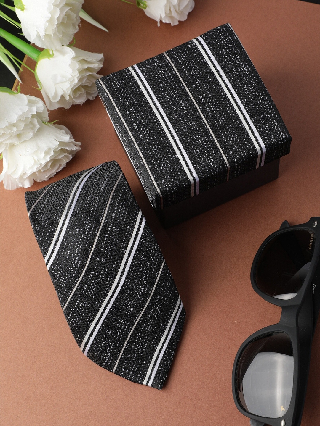 

Alvaro Castagnino Men Black & White Striped Skinny Tie