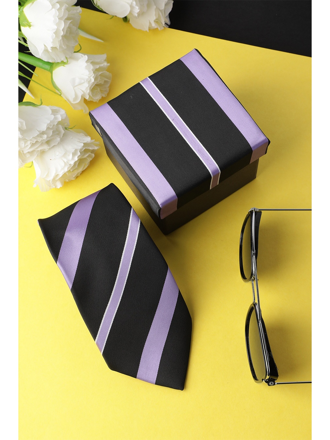 

Alvaro Castagnino Men Black & Purple Striped Skinny Tie