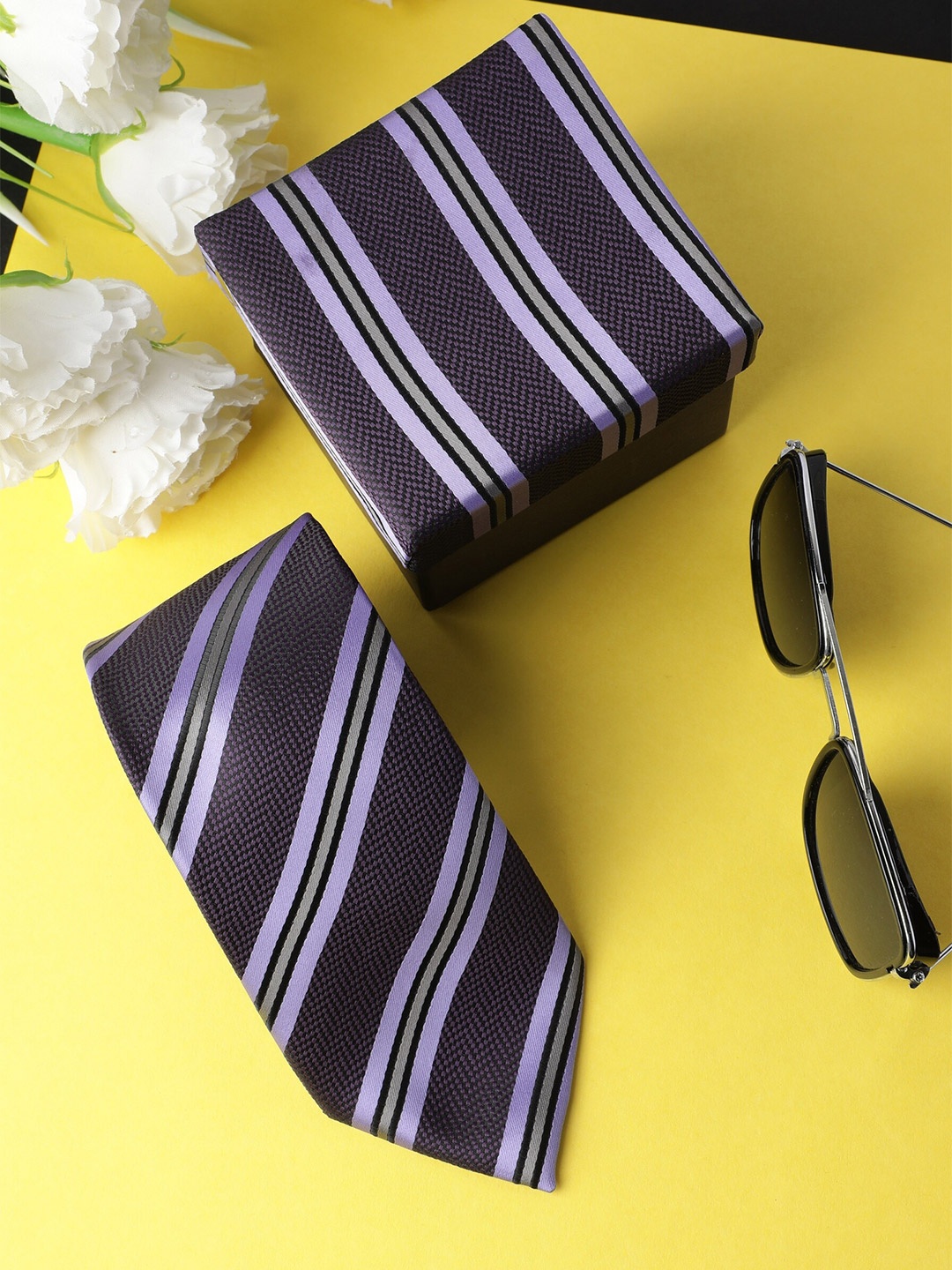 

Alvaro Castagnino Men Purple & Black Striped Skinny Tie