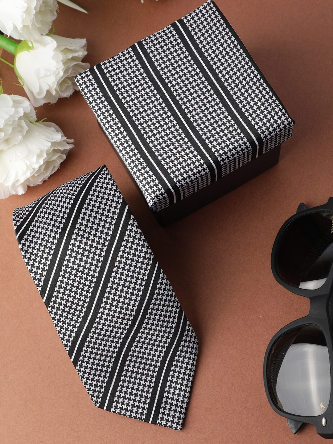 

Alvaro Castagnino Men Black & Grey Printed Ascot Tie
