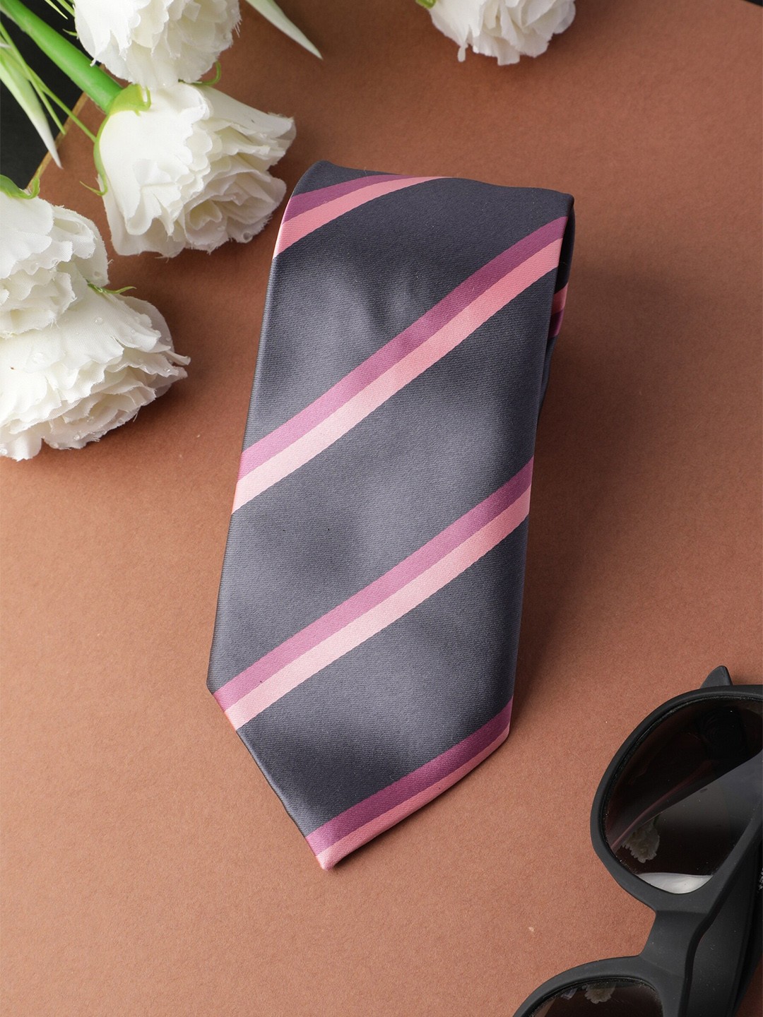 

Alvaro Castagnino Men Grey & Pink Striped Skinny Tie