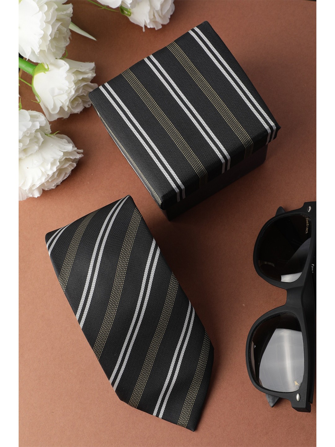 

Alvaro Castagnino Men Brown & White Striped Skinny Tie