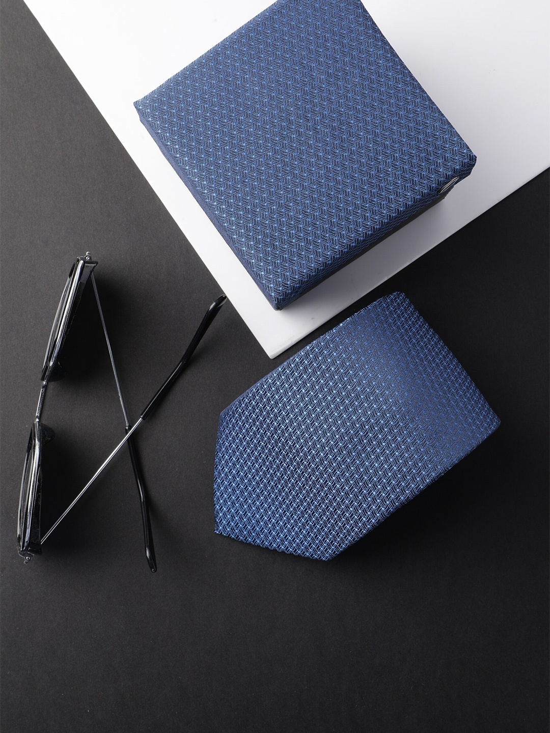 

Alvaro Castagnino Men Blue Skinny Tie