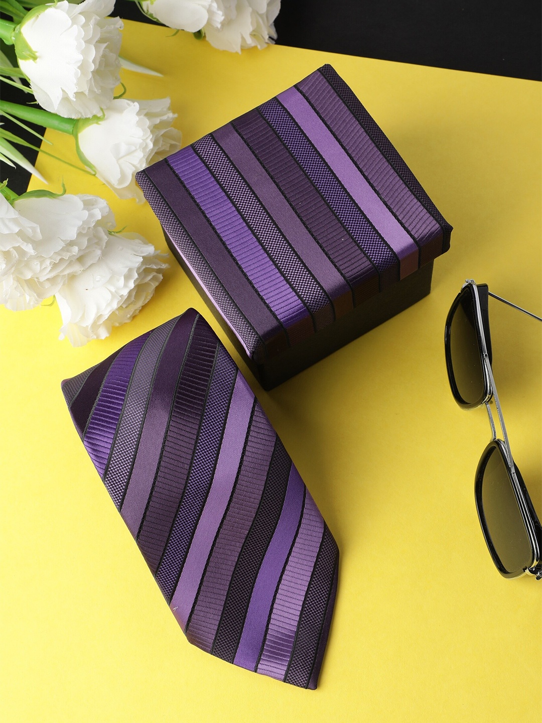 

Alvaro Castagnino Men Violet & Black Striped Skinny Tie