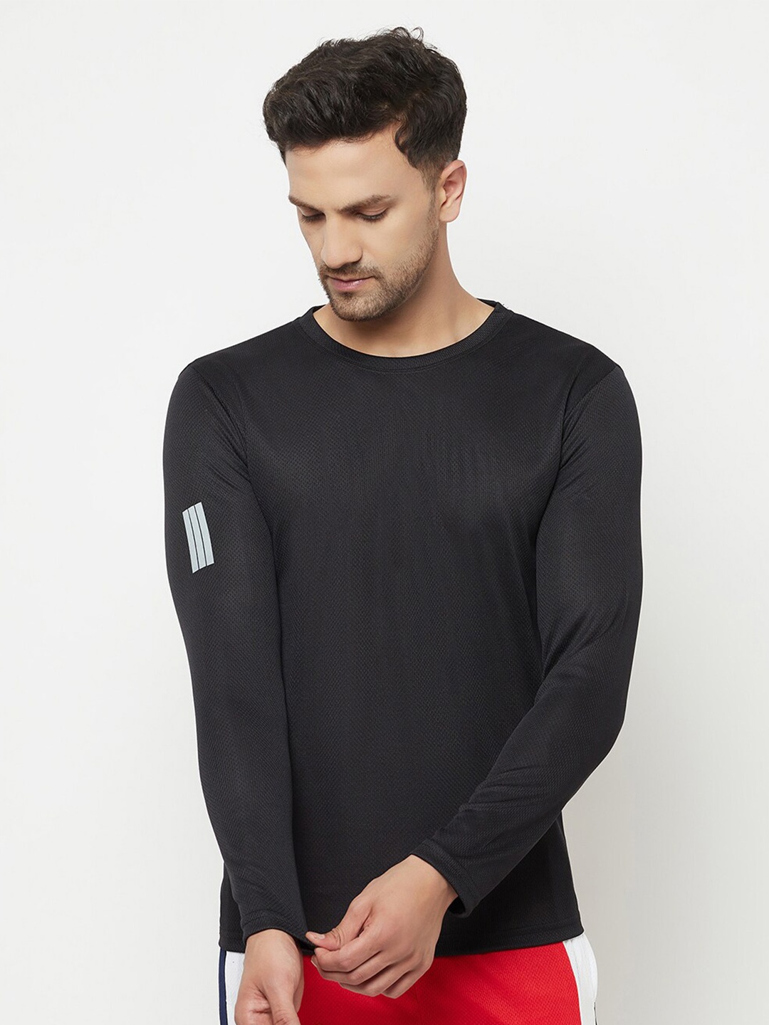 

ELEGANCE Men Black Solid Slim Fit Running T-shirt