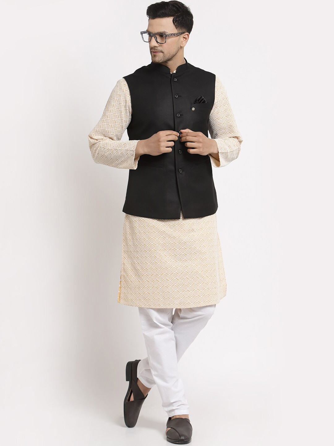 

MOHANLAL SONS Men Beige & Black Embroidered Pure Cotton Kurta with Pyjamas