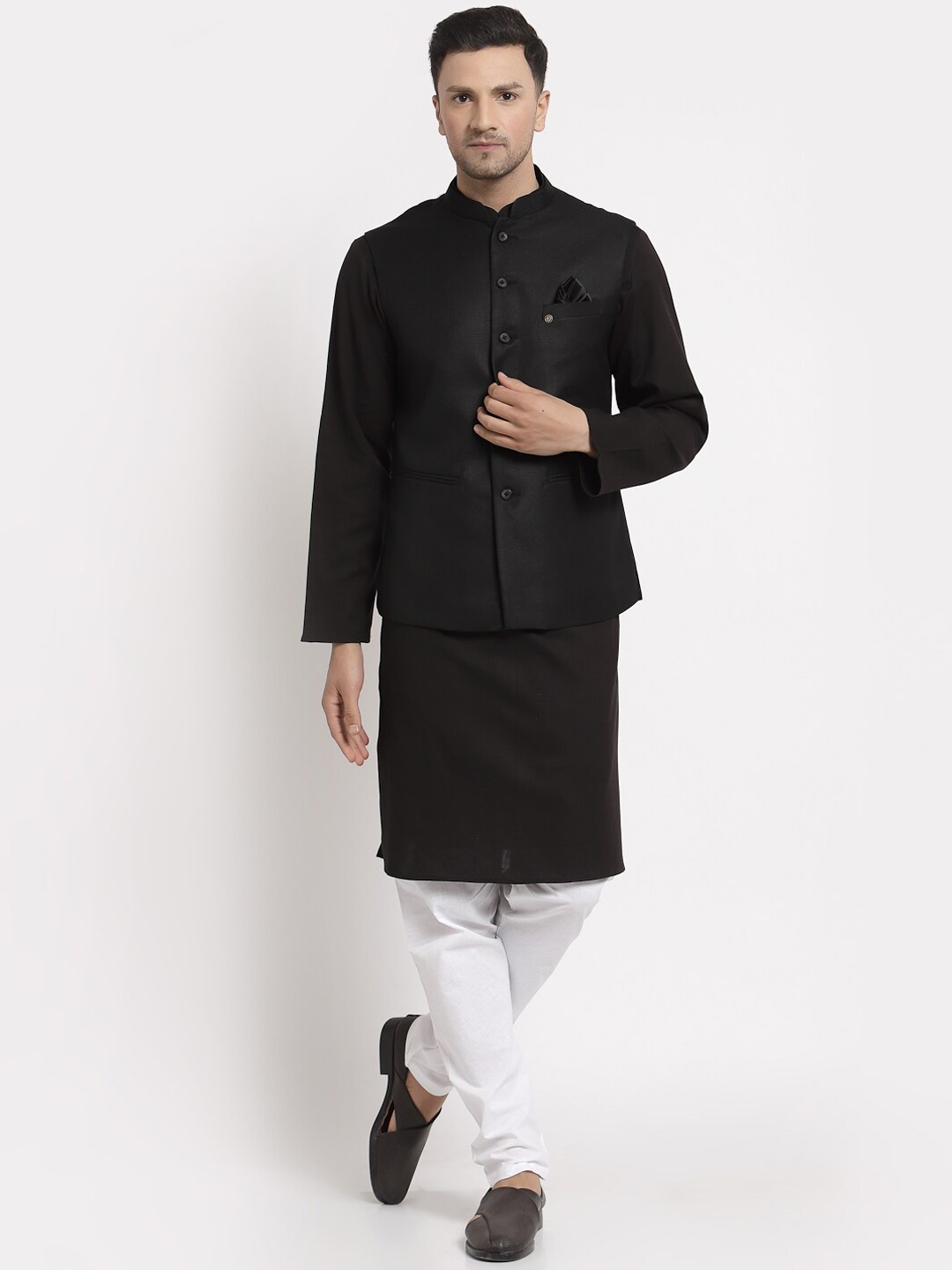 

MOHANLAL SONS Men Black Pure Cotton Kurta with Pyjamas & With a Nehru Jacket