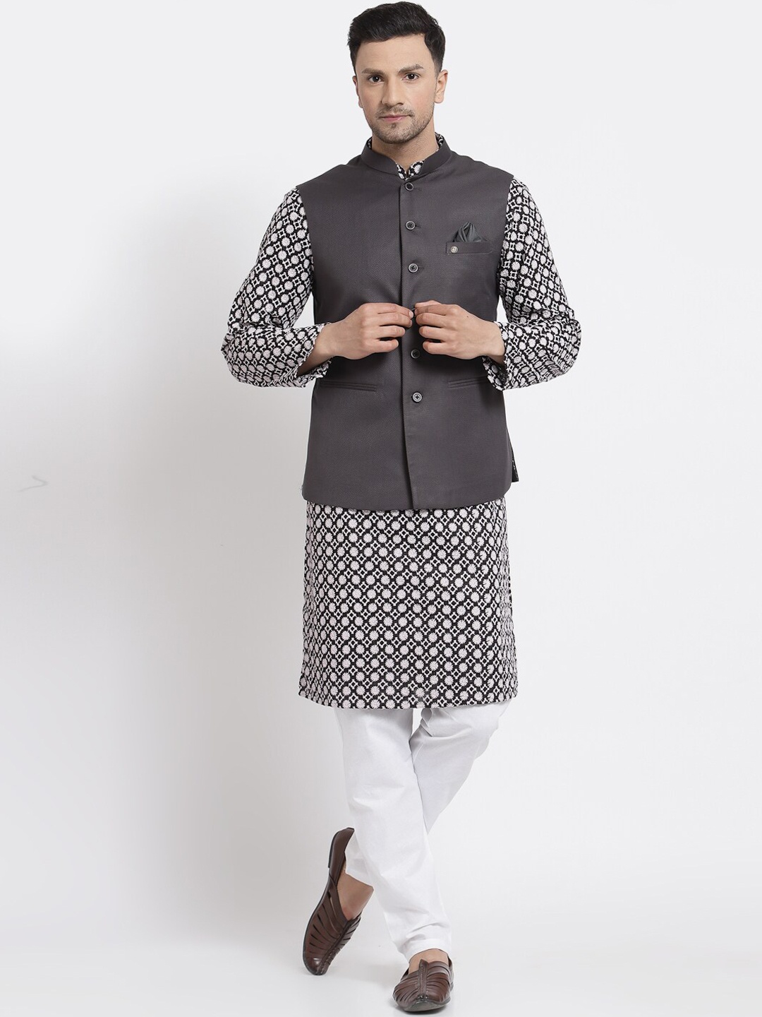 

MOHANLAL SONS Men Black Printed Chikankari Pure Cotton Kurta with Trousers