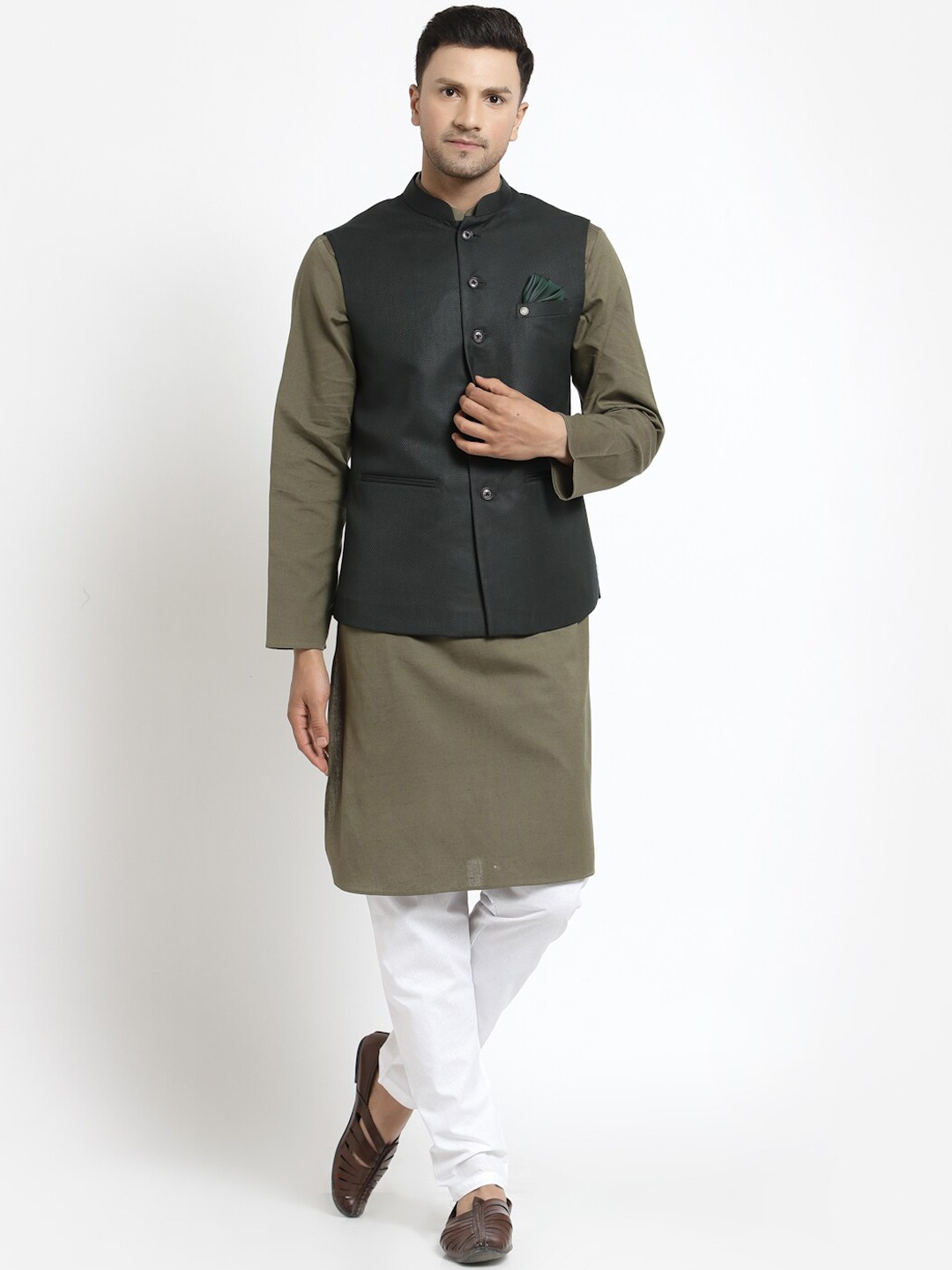 

MOHANLAL SONS Men Brown Pure Cotton Kurta with Churidar